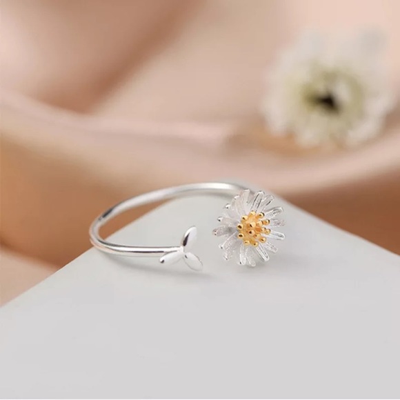 925 Silver Adjustable Daisy Ring - Picture 2 of 4
